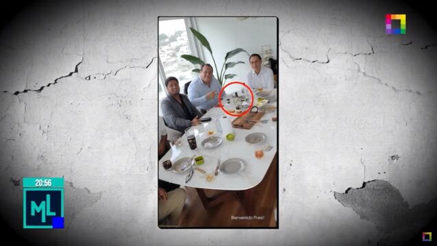 Martín Vizcarra celebra bebiendo ron